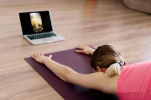 Online Yoga & Pilates με την έμπειρη ομάδα του Ayama Yoga House